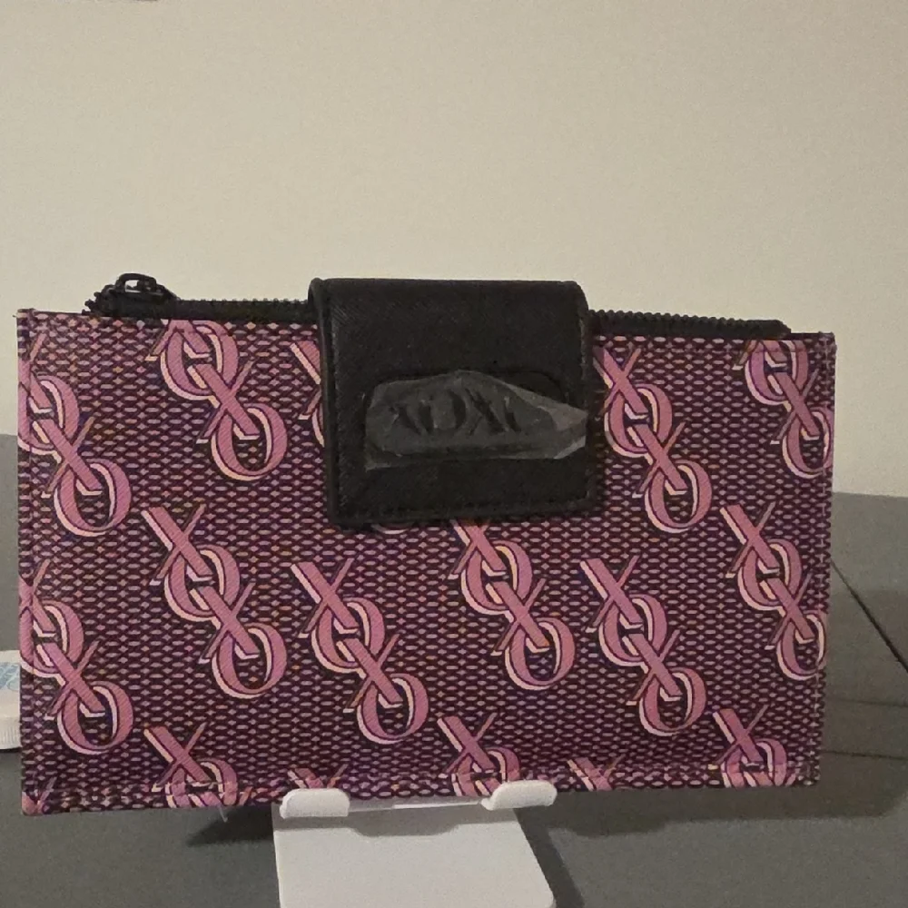XOXO NWT Monogrammed Large Wristlet - Picture 2 of 9